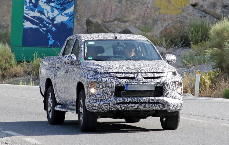 Spyshot Le Nouveau Mitsubishi L200 Double Cabine Capture Auto